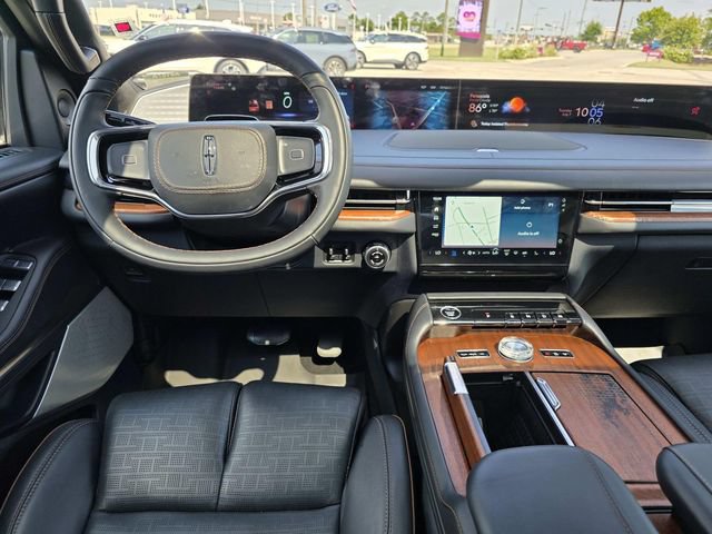 Certified 2025 Lincoln Navigator Black Label AWD/4WD image 7