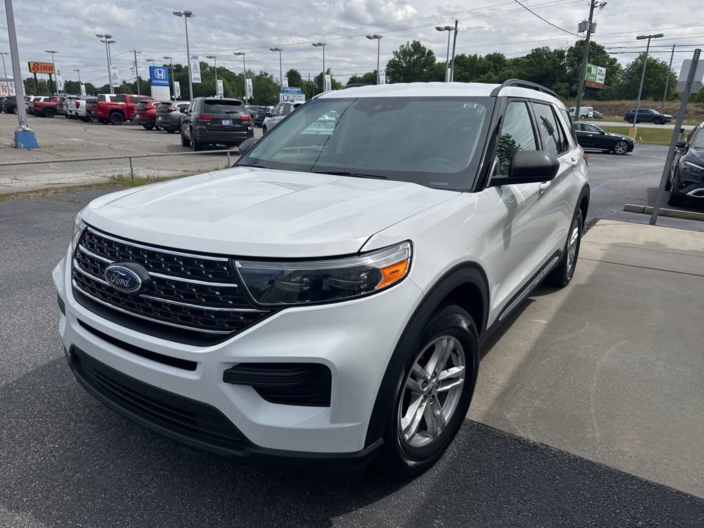 Used 2023 Ford Explorer XLT image 1