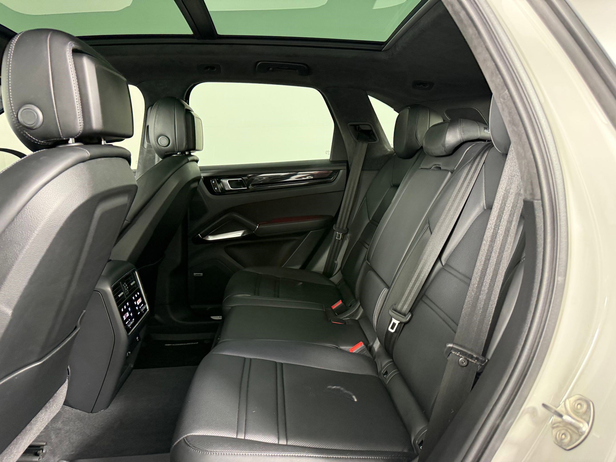 Certified 2023 Porsche Cayenne Turbo image 17