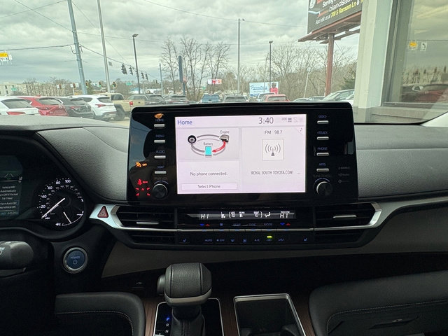 Used 2022 Toyota Sienna XLE image 29