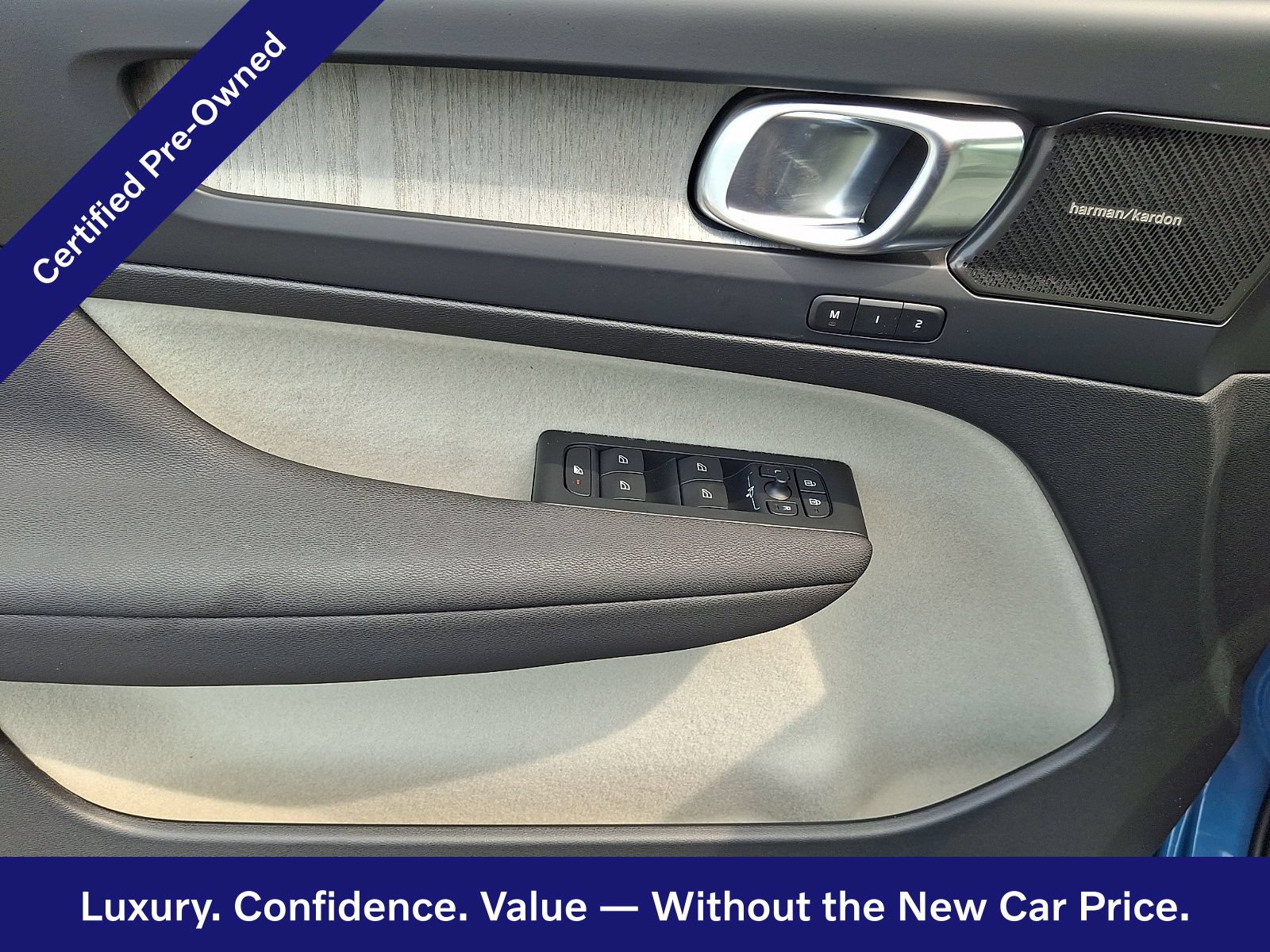 Certified 2023 Volvo XC40 B5 Ultimate w/ Protection Package Premier AWD/4WD image 12