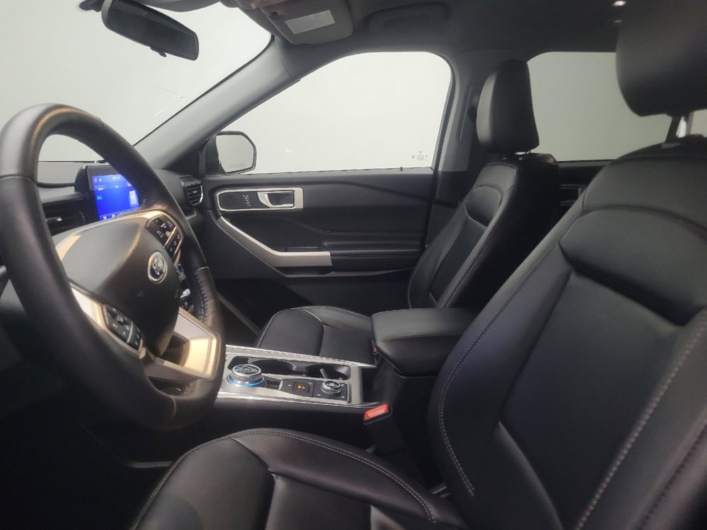 Used 2023 Ford Explorer XLT w/ Equipment Group 202A AWD/4WD image 17