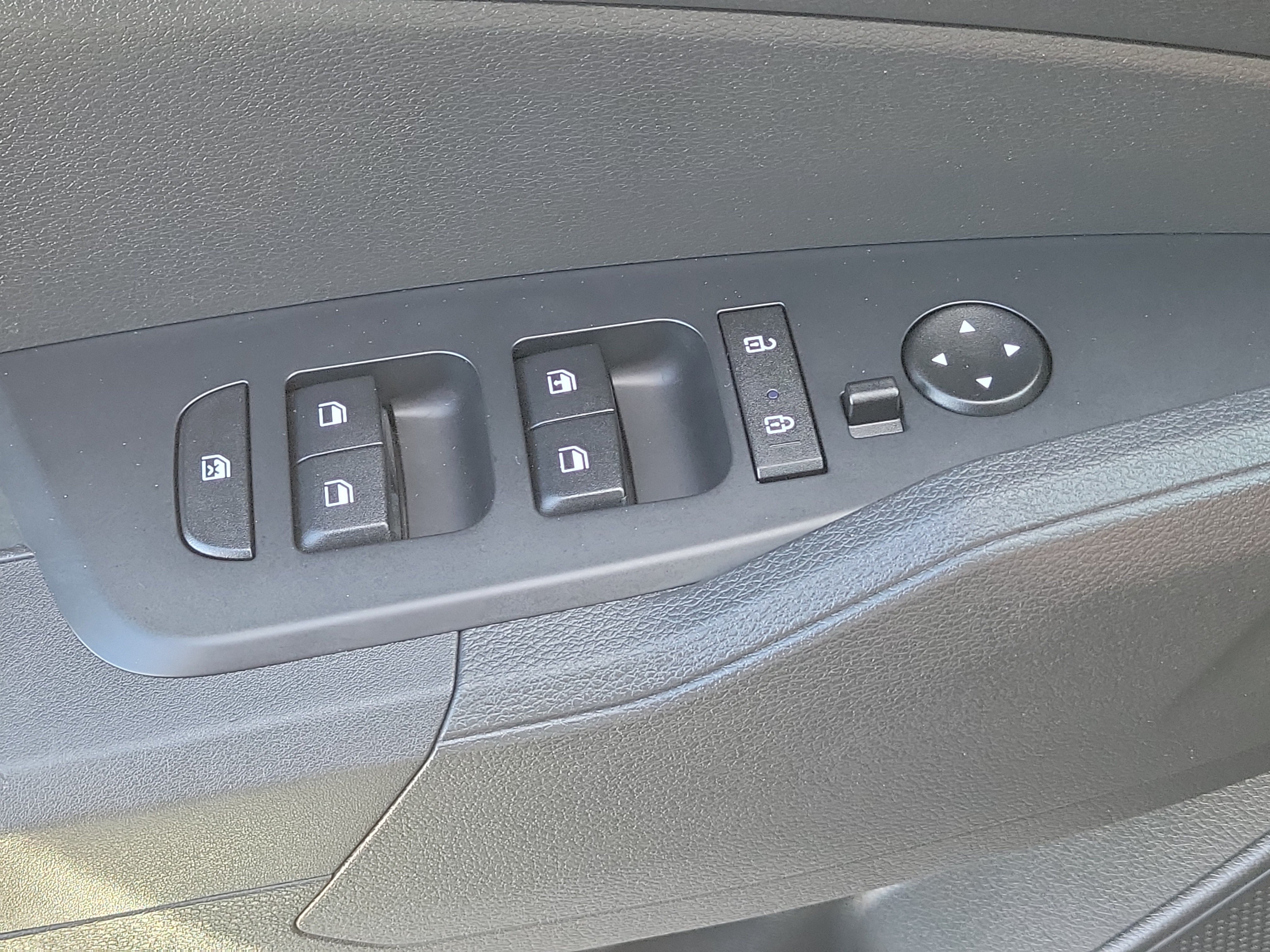 Used 2025 Kia Sportage LX FWD image 28