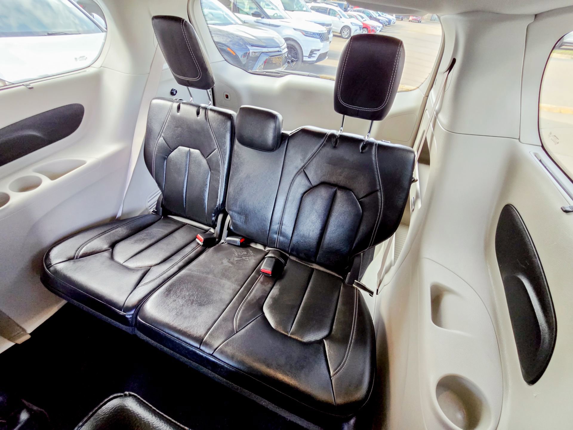 Used 2022 Chrysler Pacifica Touring-L image 31