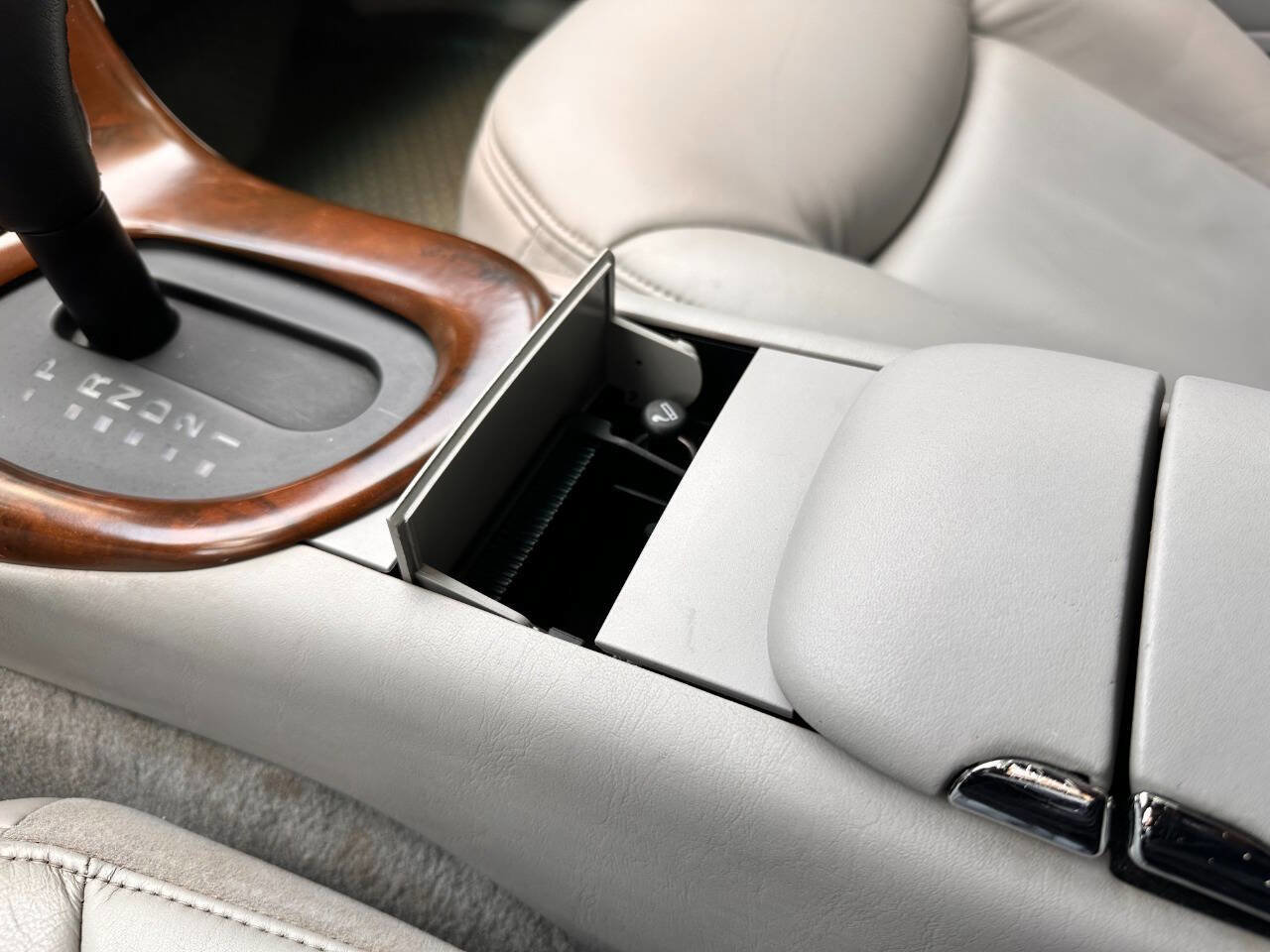 Used 1998 Lincoln Mark VIII RWD image 53