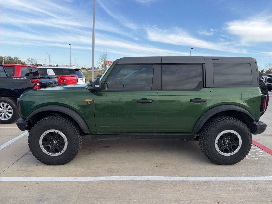 Used 2024 Ford Bronco Badlands image 2