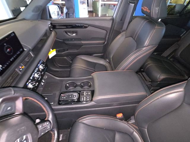 Used 2025 Honda Pilot TrailSport image 21