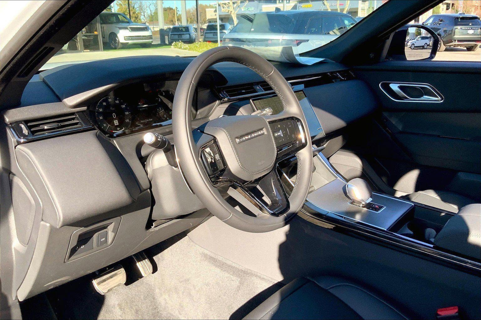 New 2025 Land Rover Range Rover Velar Dynamic SE AWD/4WD image 3