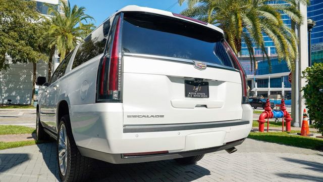 Used 2019 Cadillac Escalade ESV Premium Luxury image 38