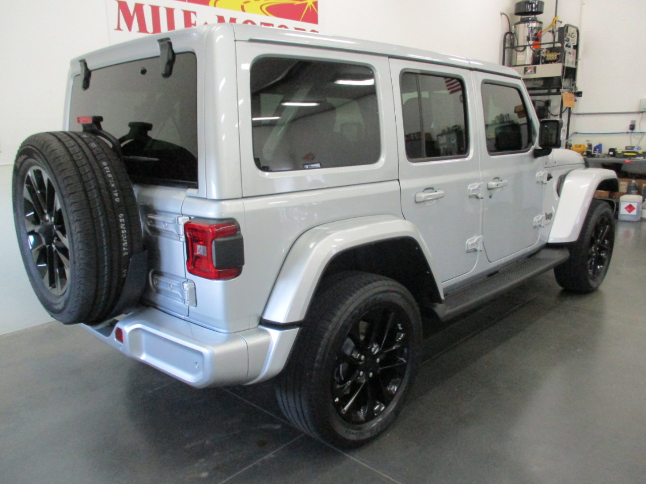 Used 2022 Jeep Wrangler Unlimited Sahara image 7