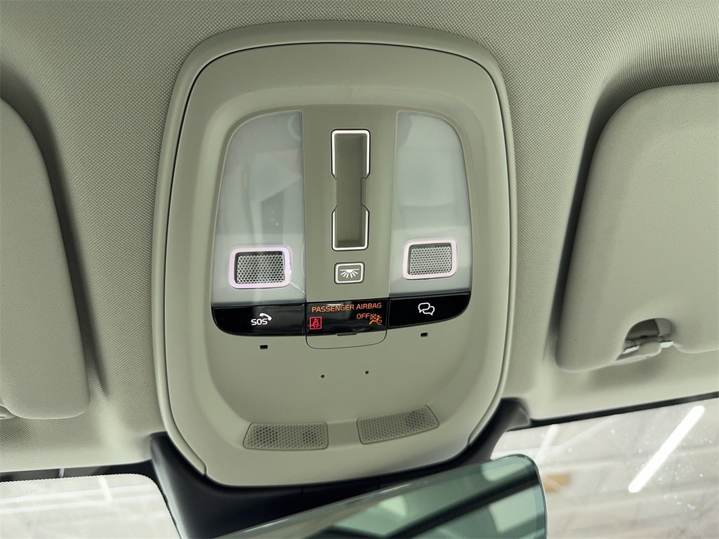 Used 2025 Volvo XC60 T8 Plus w/ Protection Package Premier image 34