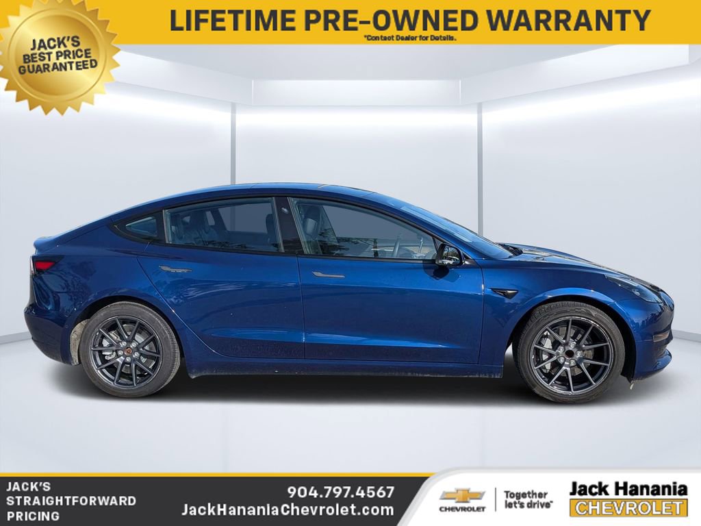 Used 2022 Tesla Model 3 Standard Range image 2