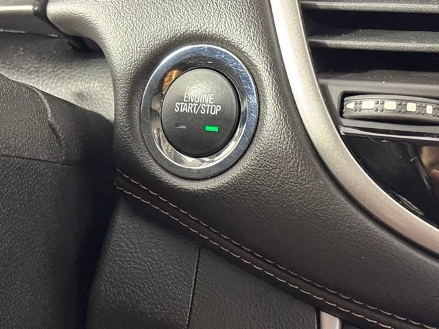 Used 2019 Chevrolet Trax LT w/ LT Convenience Package FWD image 38