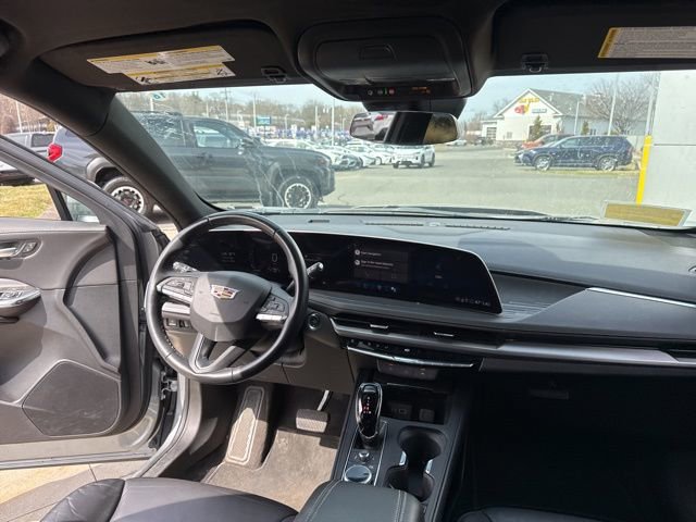 Used 2025 Cadillac XT4 Premium Luxury image 34