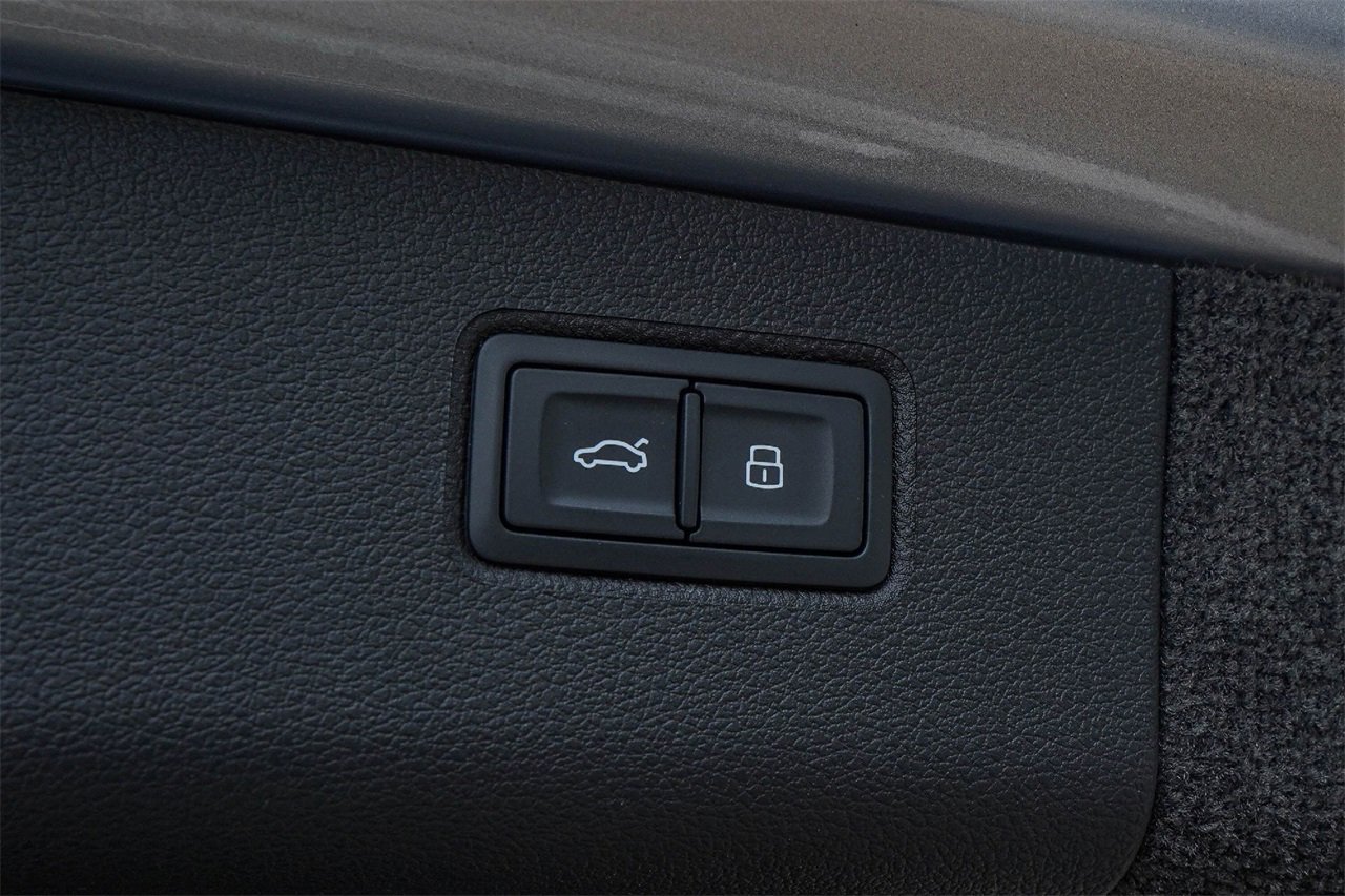 Certified 2024 Bentley Bentayga Extended Wheelbase image 47