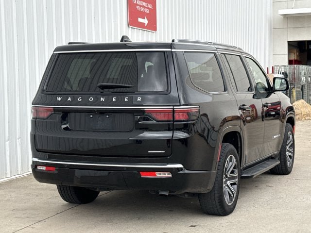Used 2024 Jeep Wagoneer Series II w/ Flexible Seating Group RWD image 4