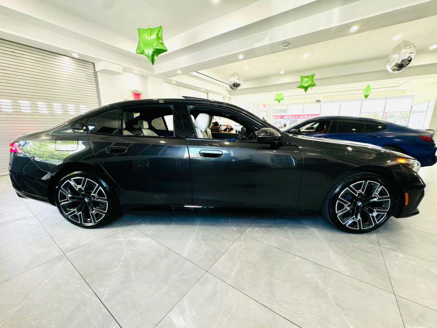 Used 2024 BMW 540i xDrive w/ Premium Package image 10