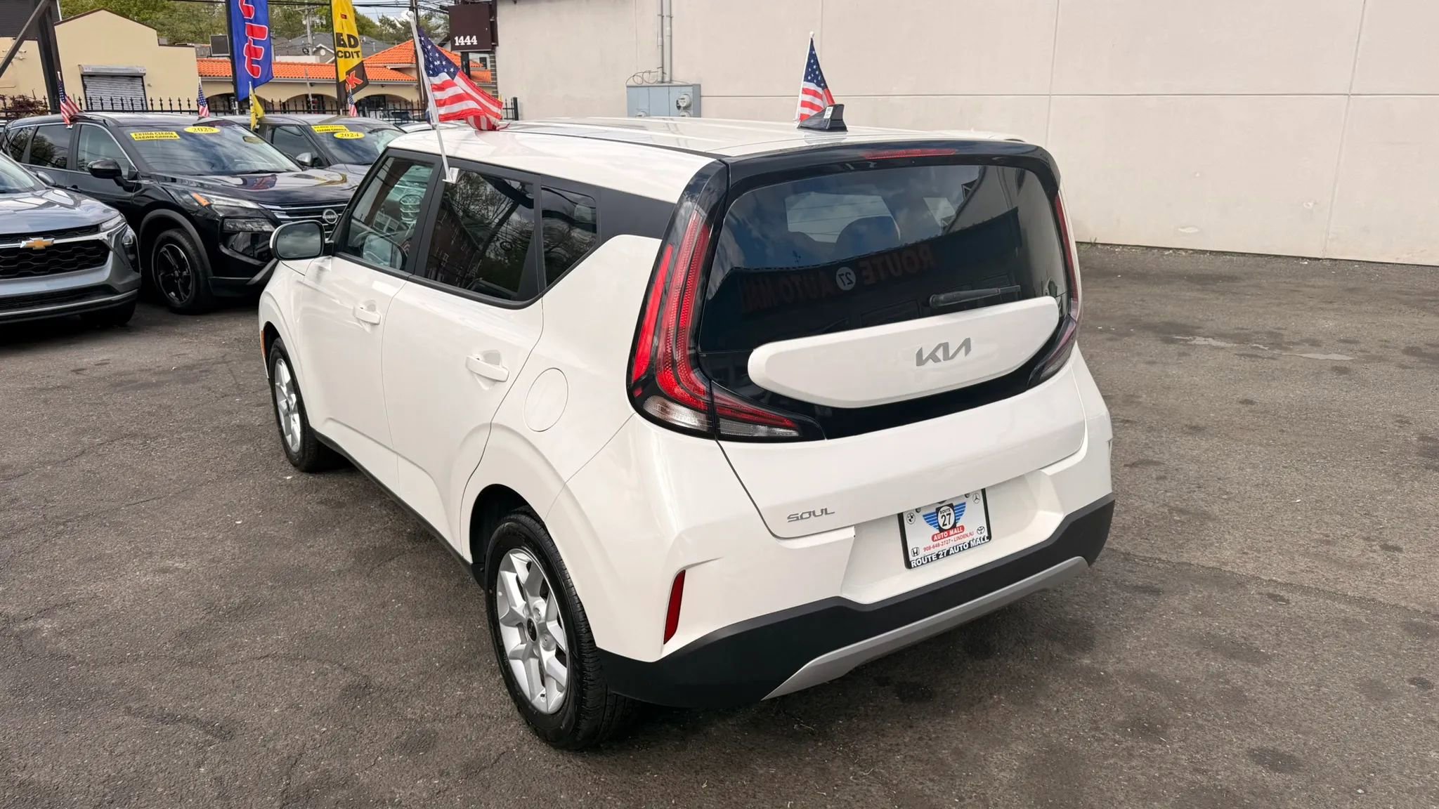Used 2025 Kia Soul LX w/ LX Technology Package FWD image 5