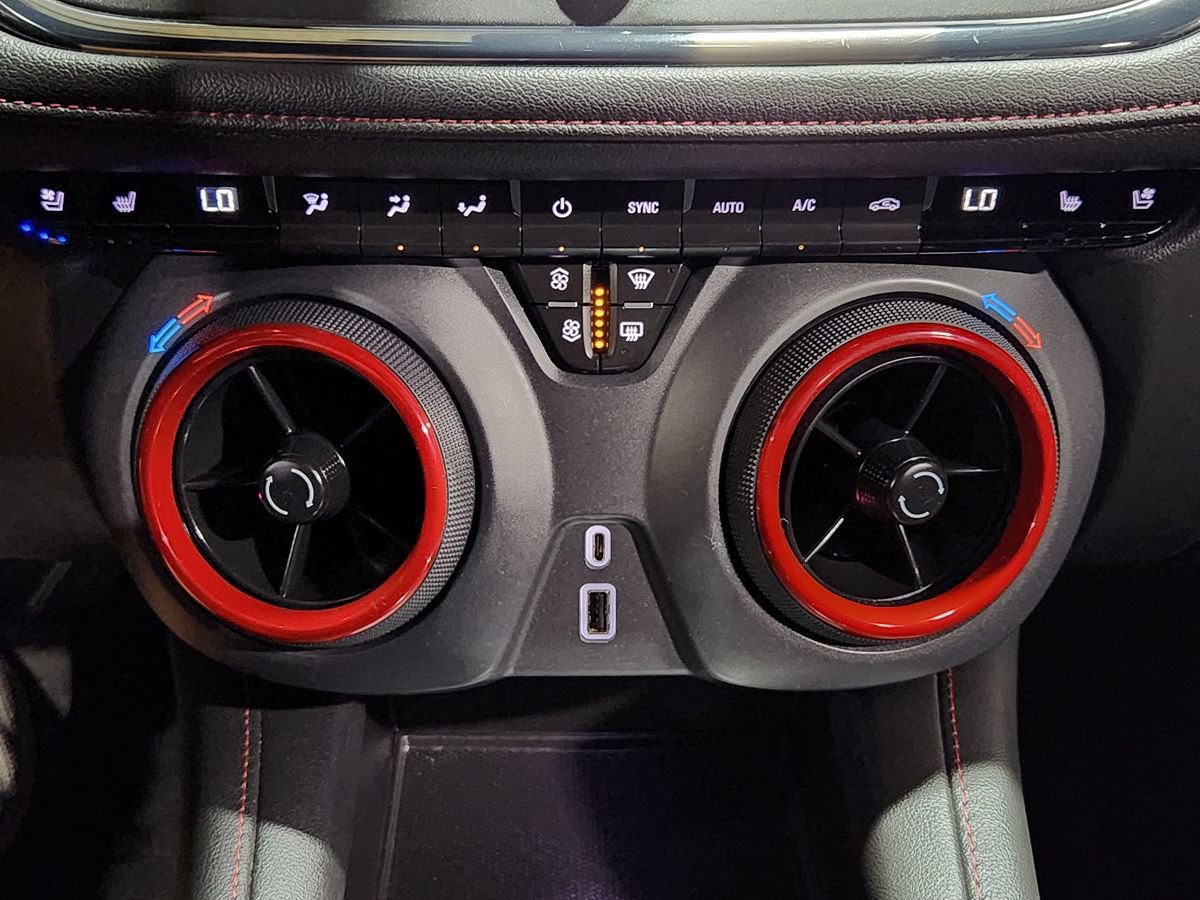 Used 2021 Chevrolet Blazer RS w/ Enhanced Convenience Package FWD image 39