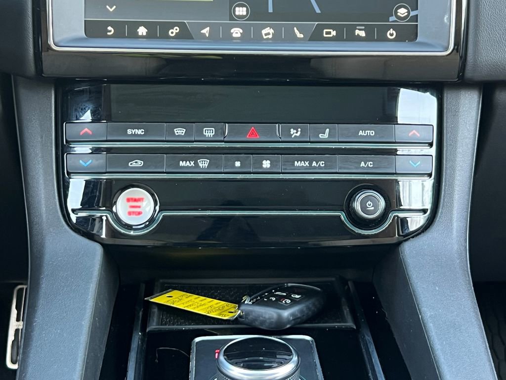 Used 2019 Jaguar F-PACE Premium image 25