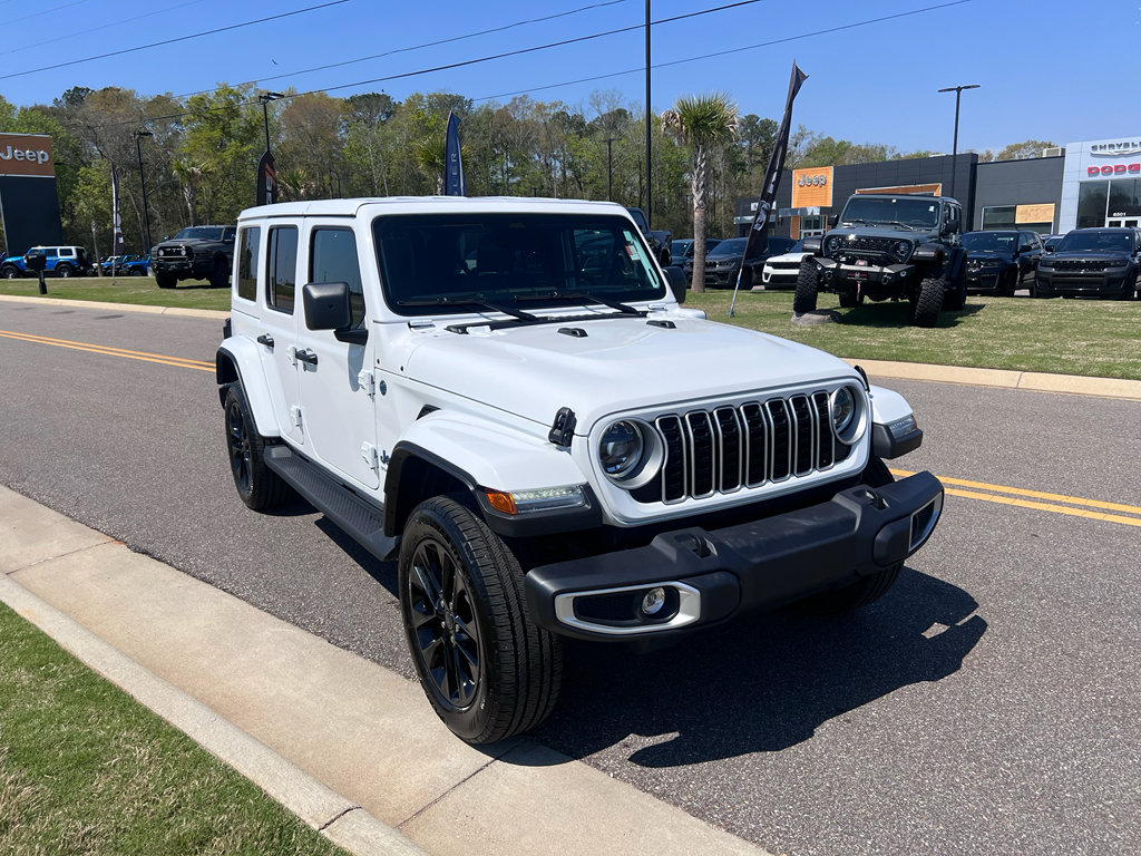 Used 2025 Jeep Wrangler Sahara image 1