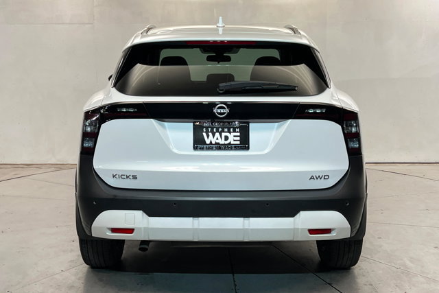Used 2025 Nissan Kicks SV w/ SV Premium Package AWD/4WD image 4