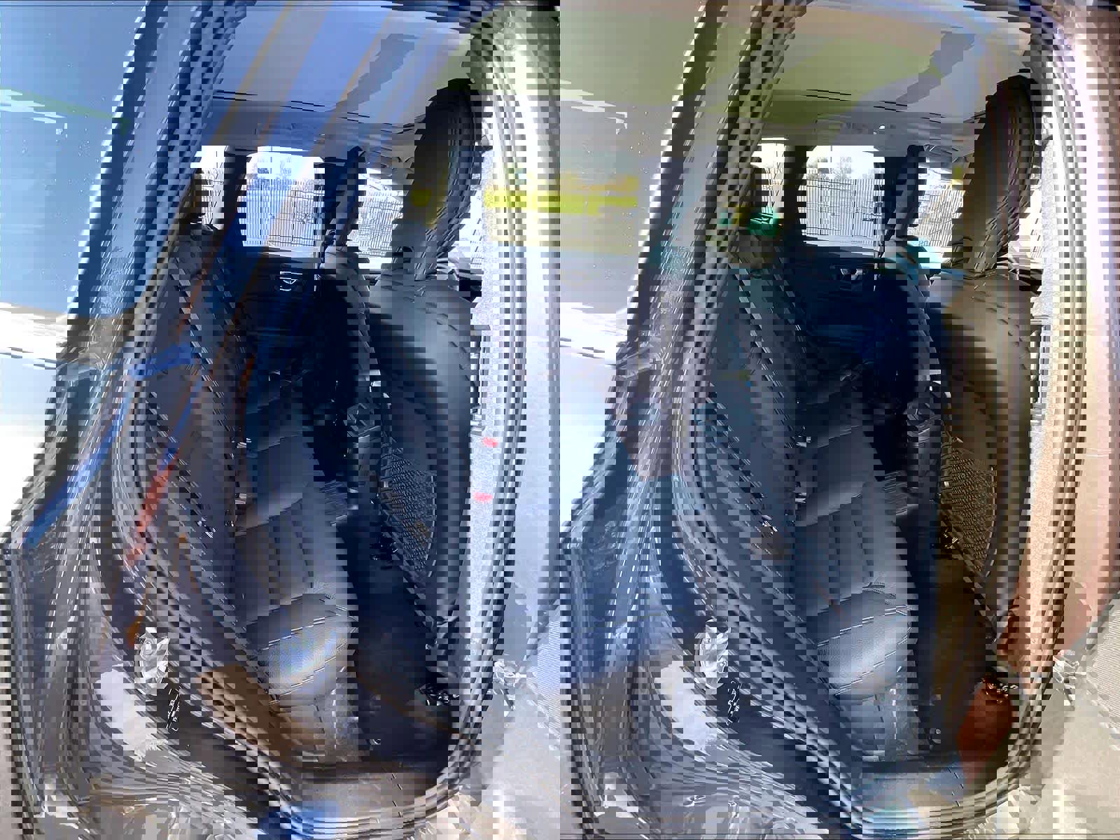 Used 2023 Volvo XC60 T8 Plus image 30