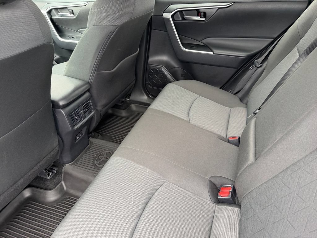 Used 2025 Toyota RAV4 XLE AWD/4WD image 15