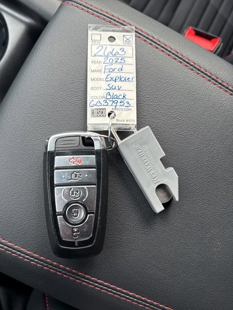 Used 2025 Ford Explorer ST-Line w/ ST-Line Street Pack image 61