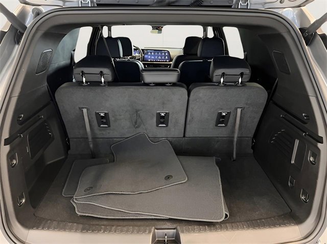 Used 2025 Chevrolet Traverse LT image 11