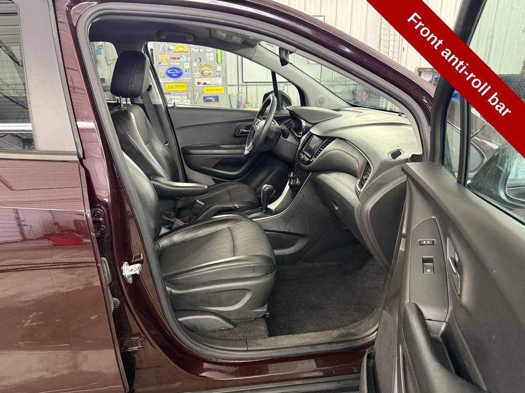 Used 2021 Chevrolet Trax LT w/ LT Convenience Package image 39