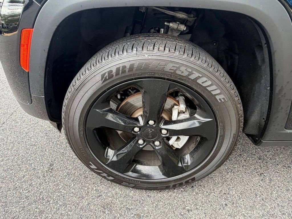Certified 2025 Jeep Grand Cherokee Altitude AWD/4WD image 13