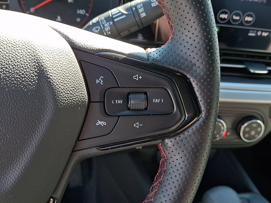 Used 2024 Chevrolet Trax RS FWD image 21