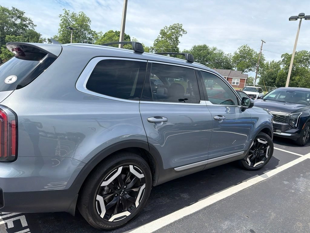 Certified 2023 Kia Telluride EX w/ EX Captain's Chair Package AWD/4WD image 5