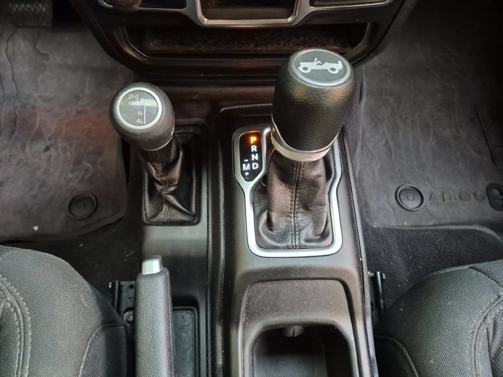 Used 2019 Jeep Wrangler Sport AWD/4WD image 13