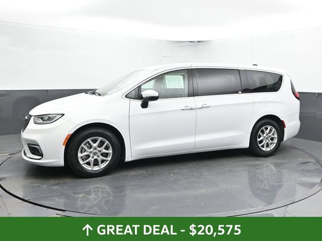 Used 2023 Chrysler Pacifica Touring-L FWD image 9