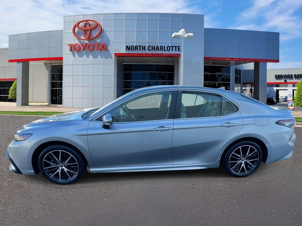 Used 2024 Toyota Camry SE image 7