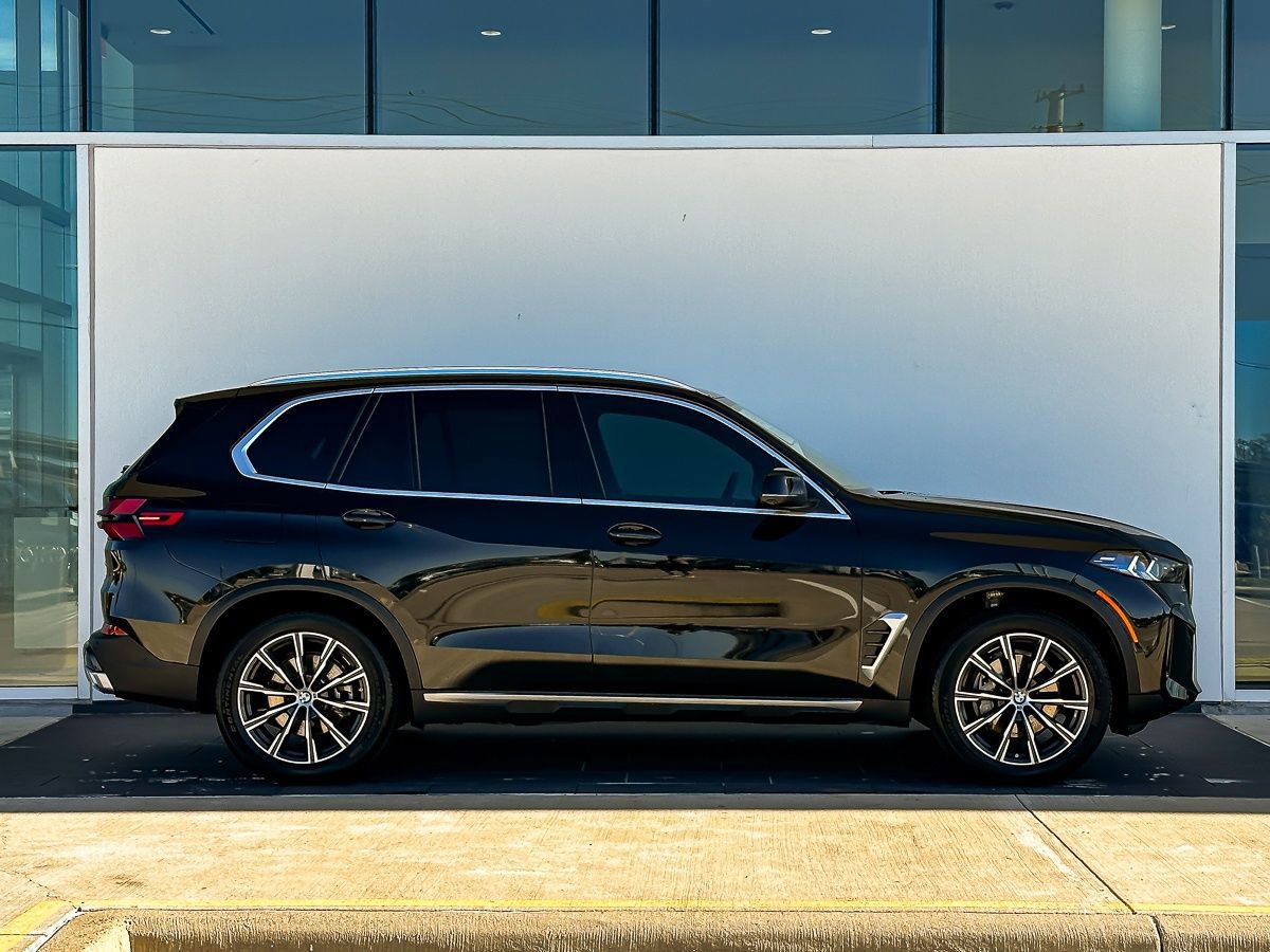 New 2025 BMW X5 sDrive40i w/ Climate Comfort Package image 3