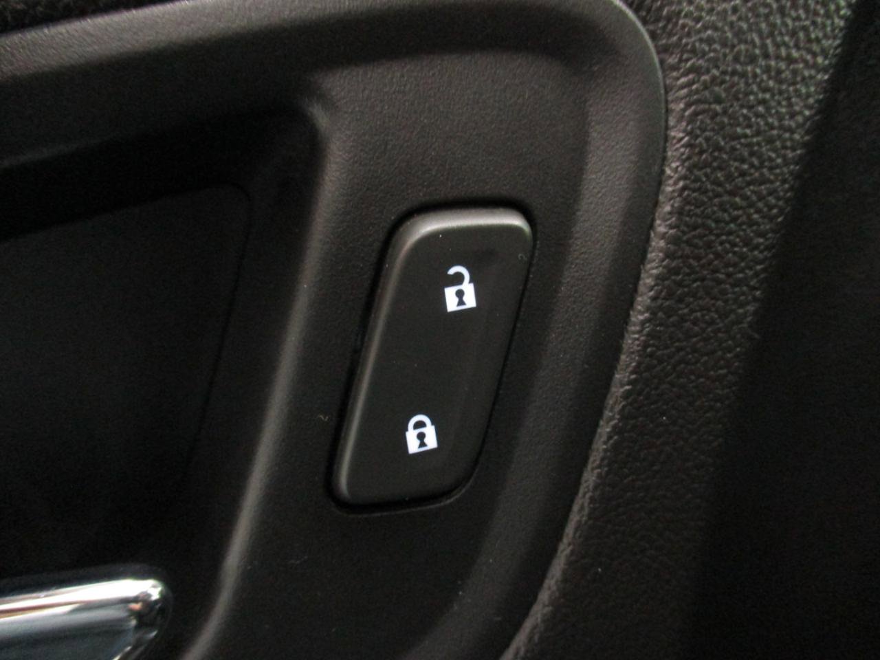 Used 2016 Chevrolet Colorado LT w/ LT Convenience Package image 14