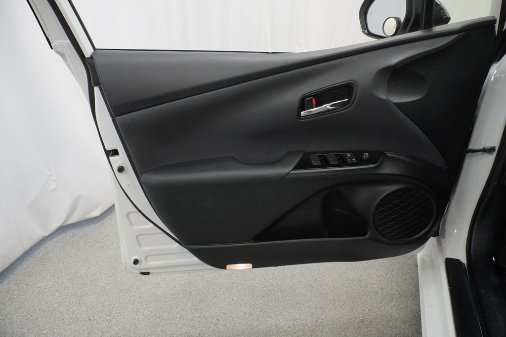 Used 2022 Toyota Prius FWD image 40
