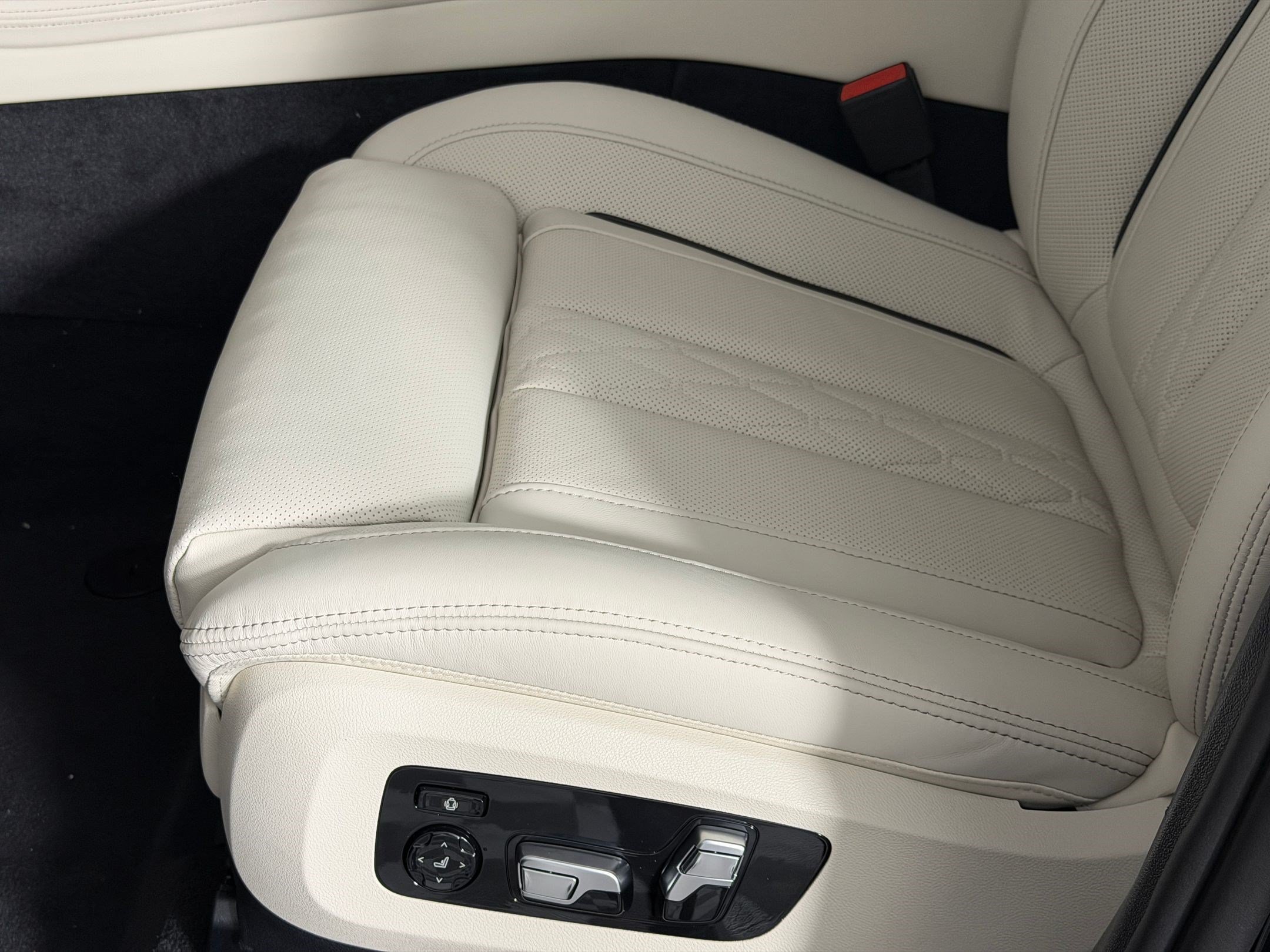 New 2027 BMW X7 M60i AWD/4WD image 13