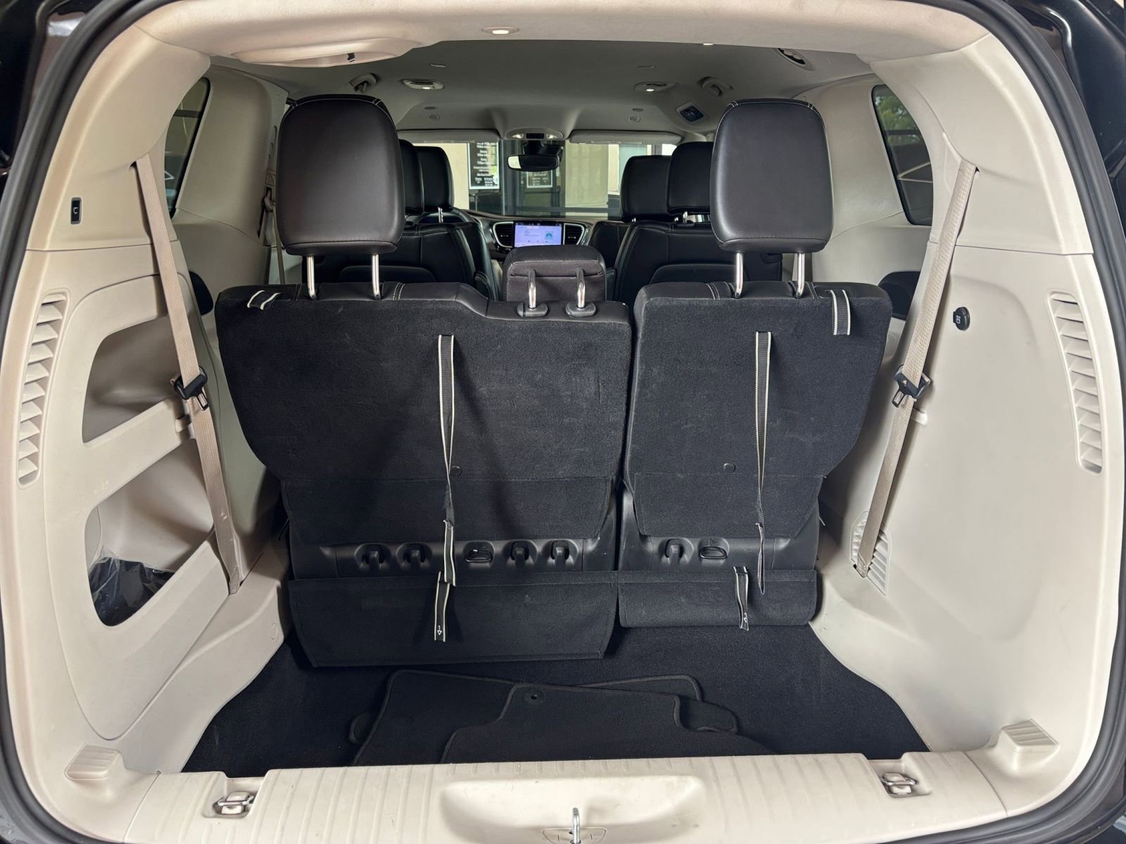 Used 2024 Chrysler Pacifica Touring-L FWD image 34