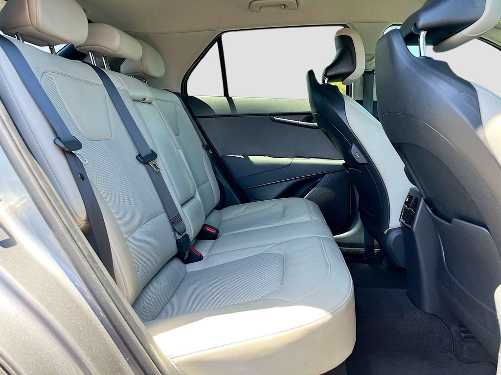 Used 2023 Kia Niro EX FWD image 27