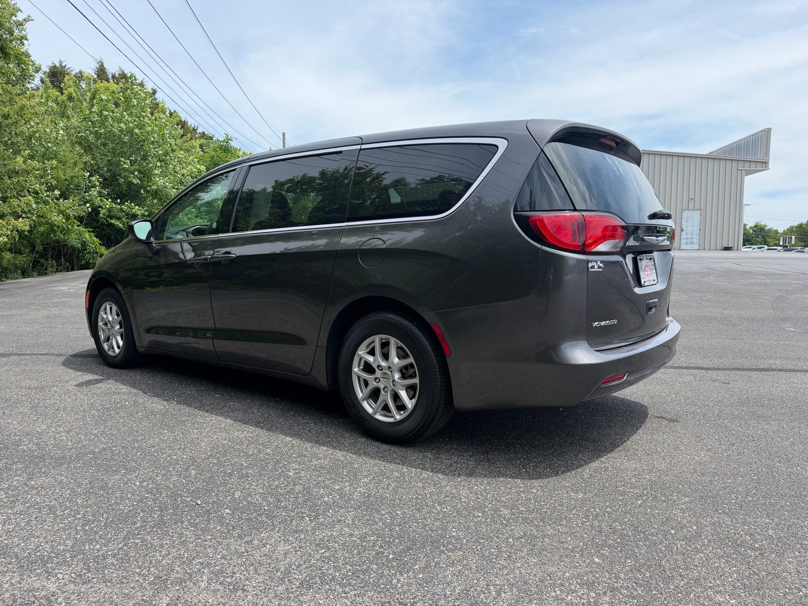 Used 2023 Chrysler Voyager LX FWD image 9