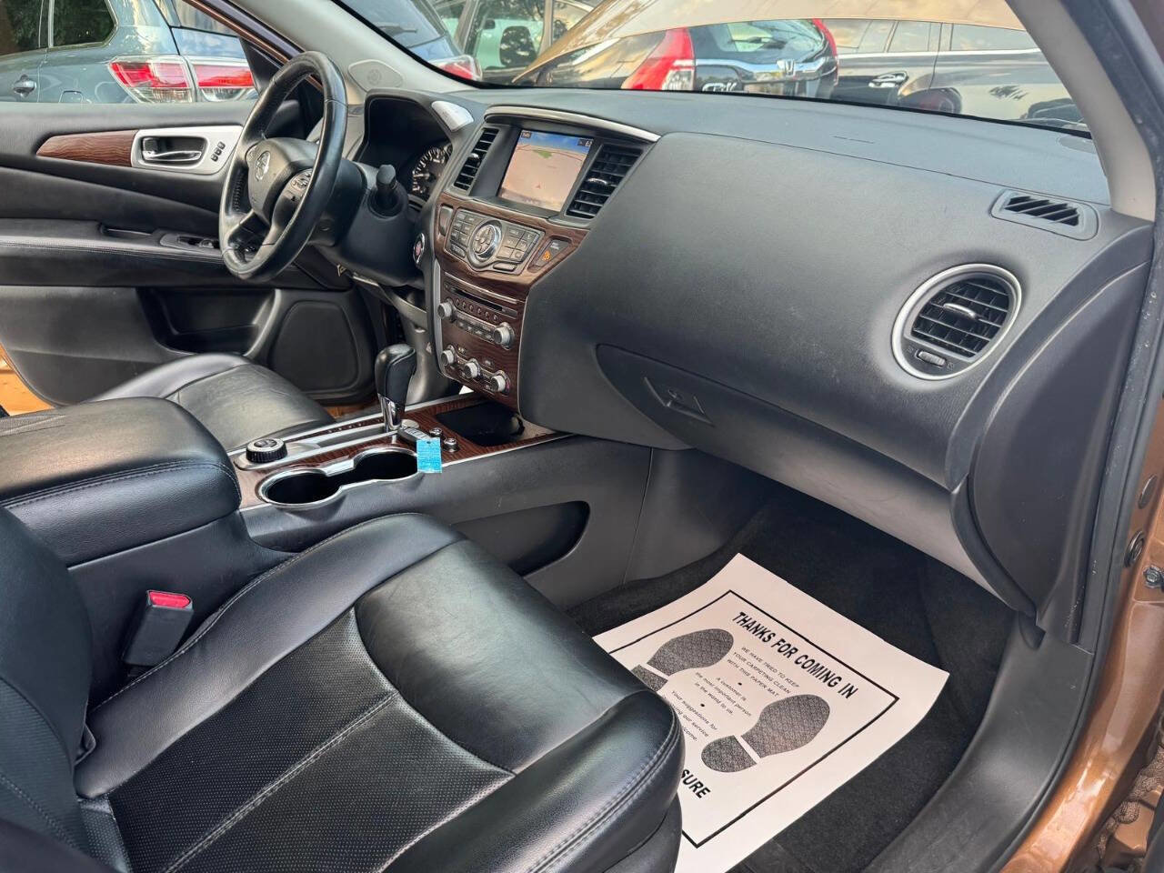 Used 2017 Nissan Pathfinder Platinum w/ Family Entertainment Package image 29