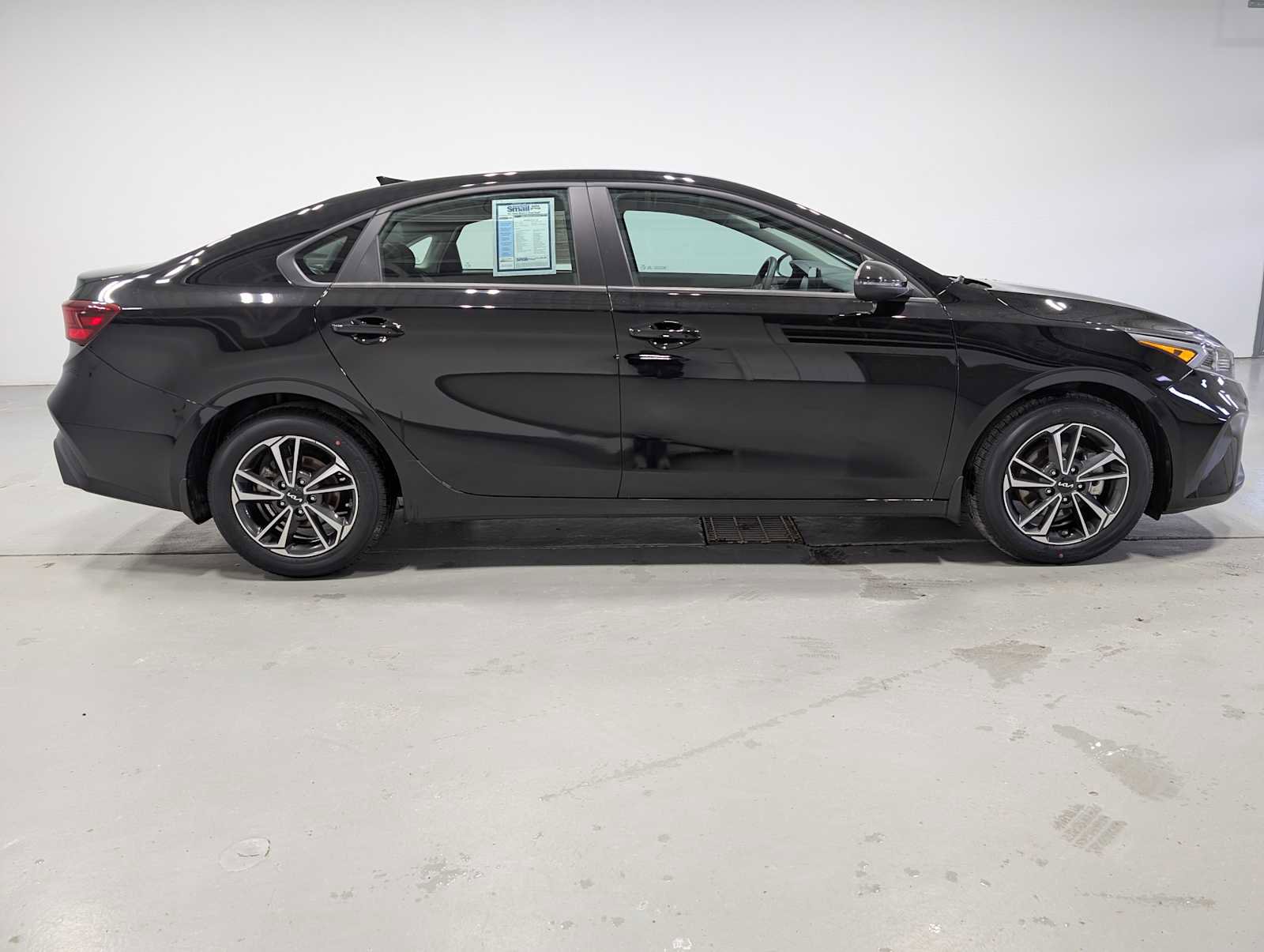 Used 2024 Kia Forte LXS w/ LXS Technology Package image 8