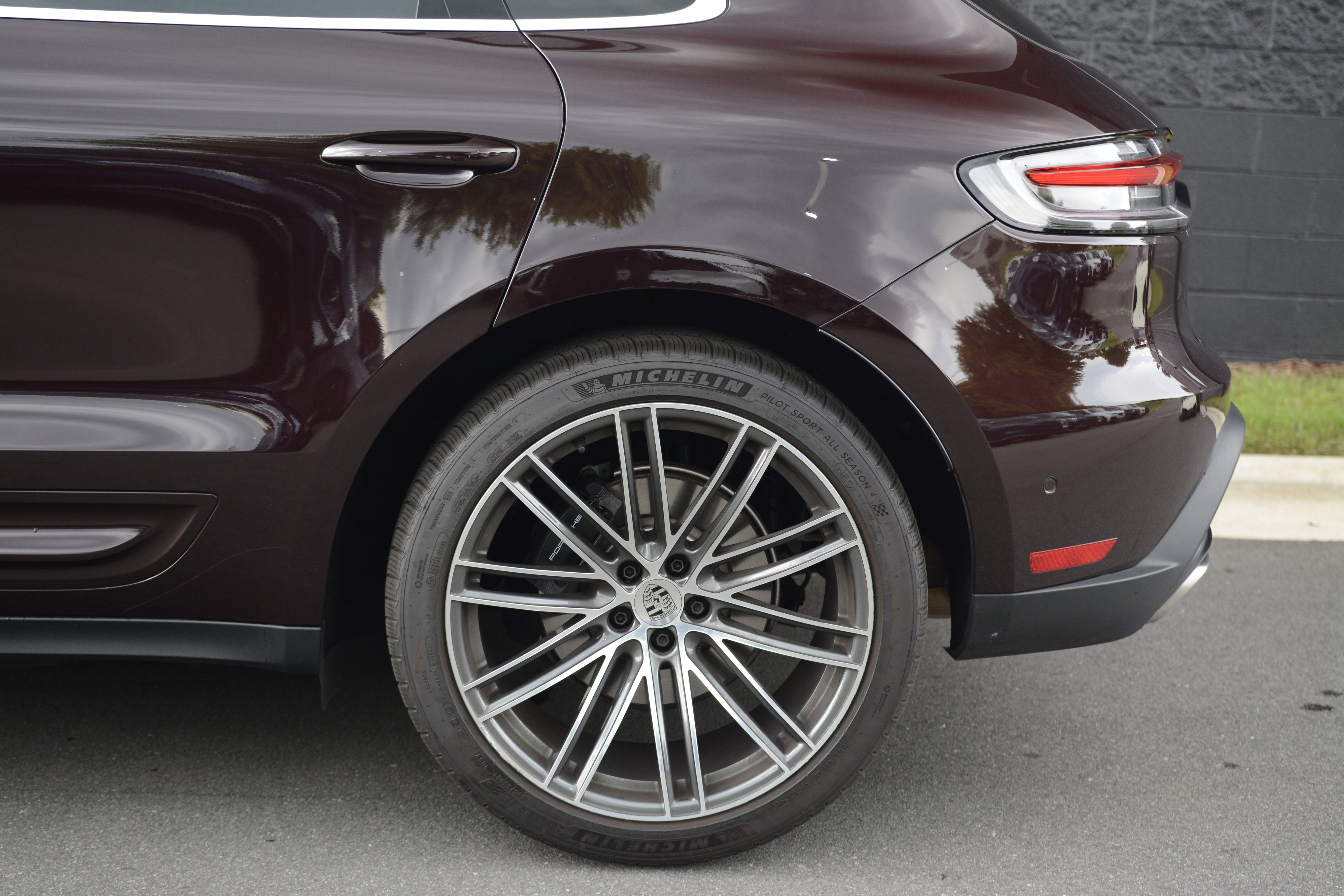 Certified 2026 Porsche Macan AWD/4WD image 39