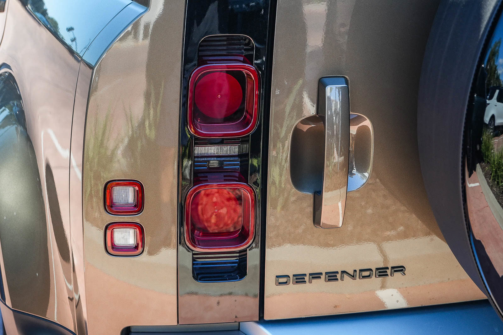 Certified 2025 Land Rover Defender 110 S AWD/4WD image 8