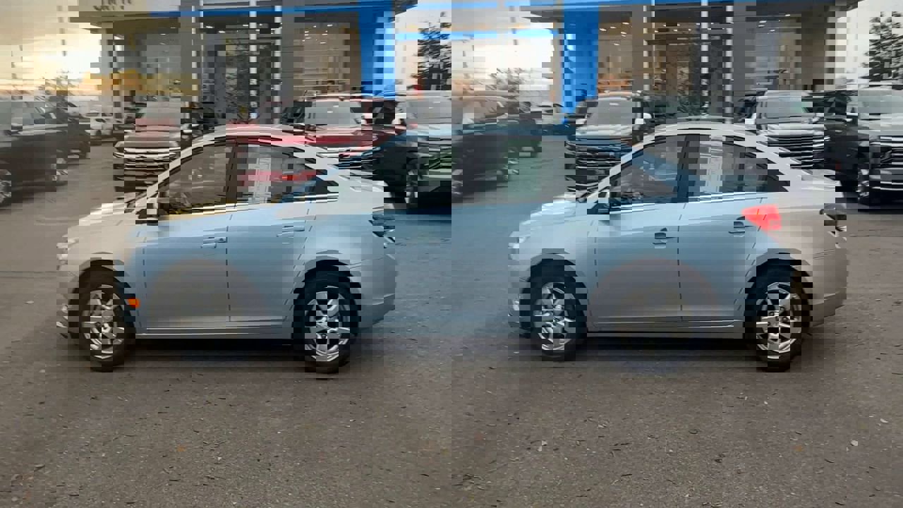 Used 2011 Chevrolet Cruze LT image 4