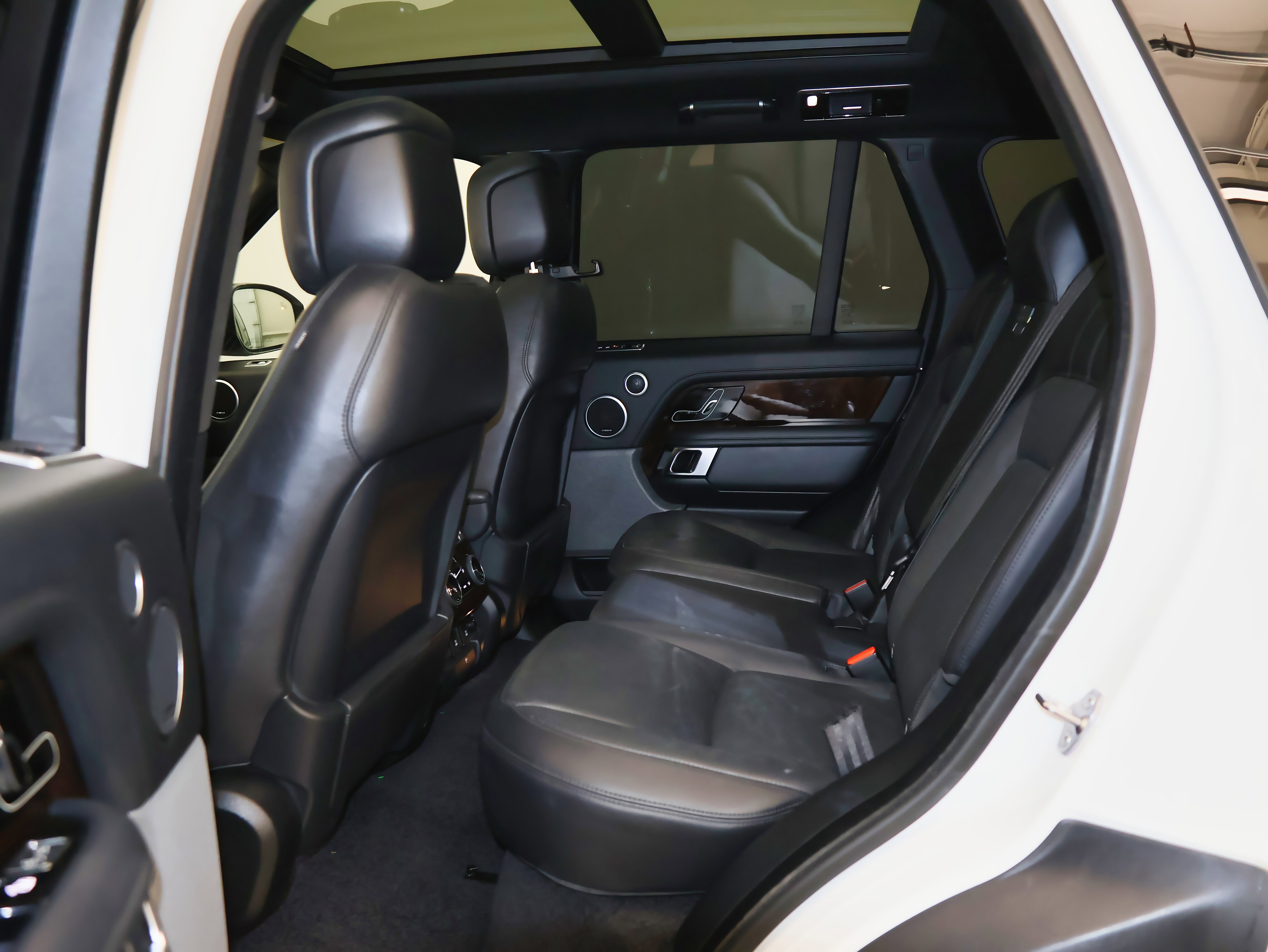 Used 2020 Land Rover Range Rover HSE image 26